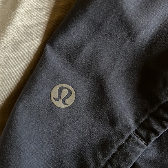LULULEMON SHORTS - Picture 3 of 4